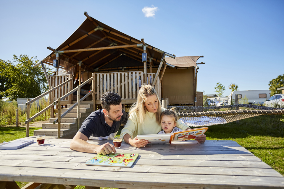 Terspegelt Boekje Voorlezen Bij Glampinglodge HR